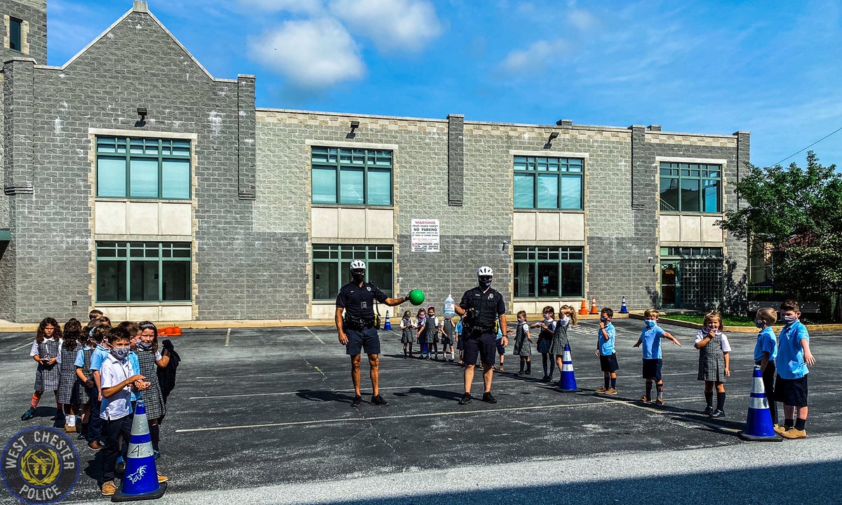 WCBoroPolice's tweet photo. Always a great time with our friends at St. Agnes School West Chester, PA during recess!!!
#WCBPD
#schoolrecesstime https://t.co/0cec63OYhZ