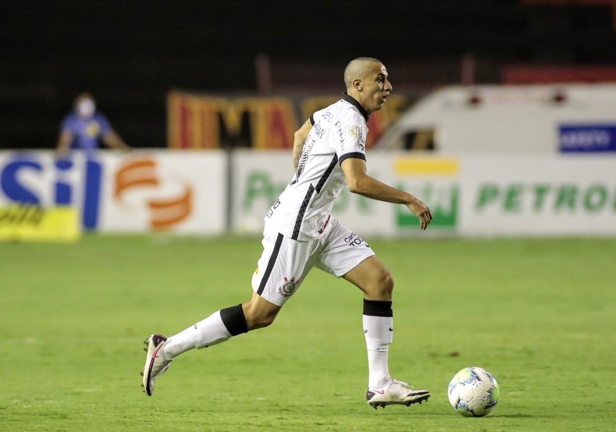 Gmantuan_'s tweet photo. Ontem realizei mais um sonho! Fiz a minha estreia no profissional pelo clube que estou desde os meus 6 anos de idade! Obviamente não foi o resultado que queríamos, mas vamos seguir trabalhando para melhorar sempre, dia após dia! + https://t.co/omtLyv7yHc
