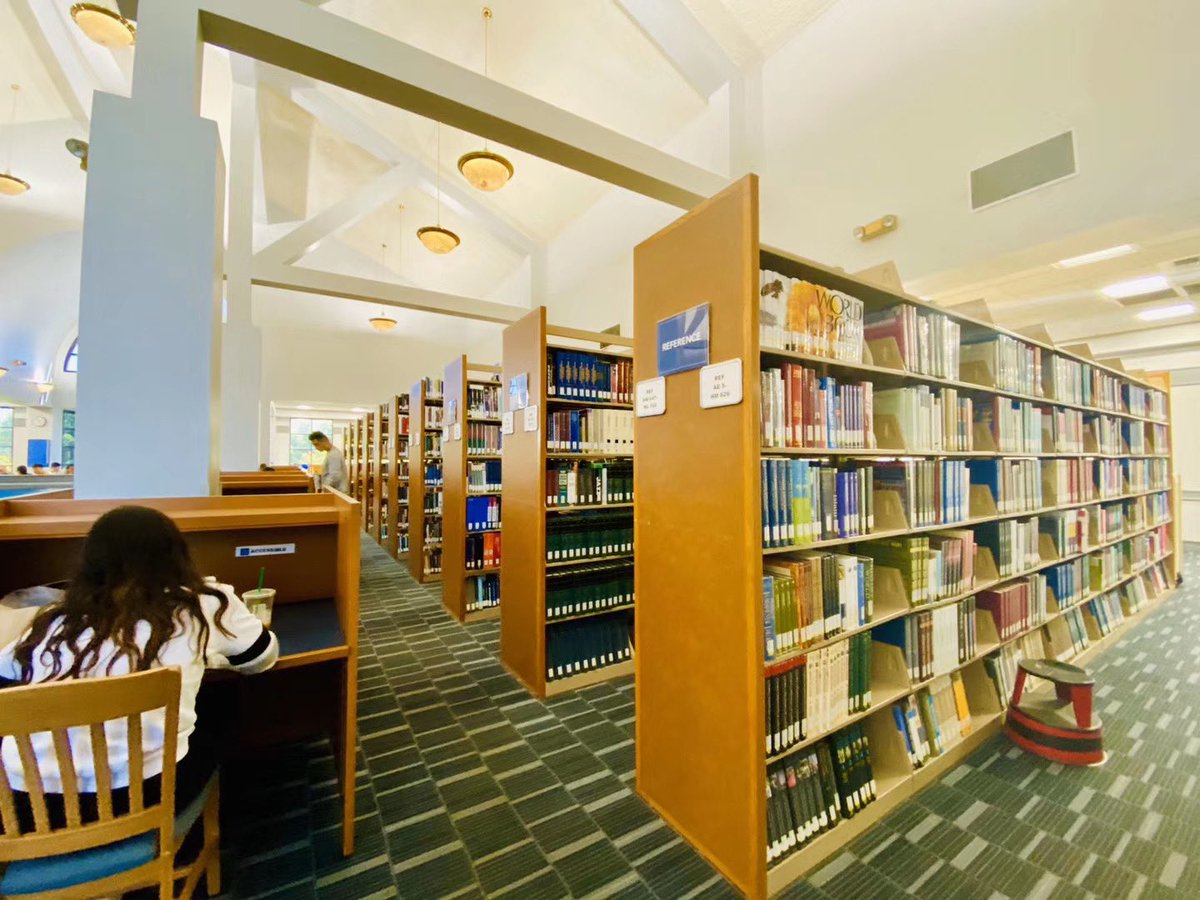 learn_may's tweet photo. Túshū guǎn
图书馆
library
Nǐ xǐhuān qù túshū guǎn kànshū ma?
你喜欢去图书馆看书吗？
Do you like to go to the library to read?
#Chinese #learning #Mandarin https://t.co/9hj8qQDA97