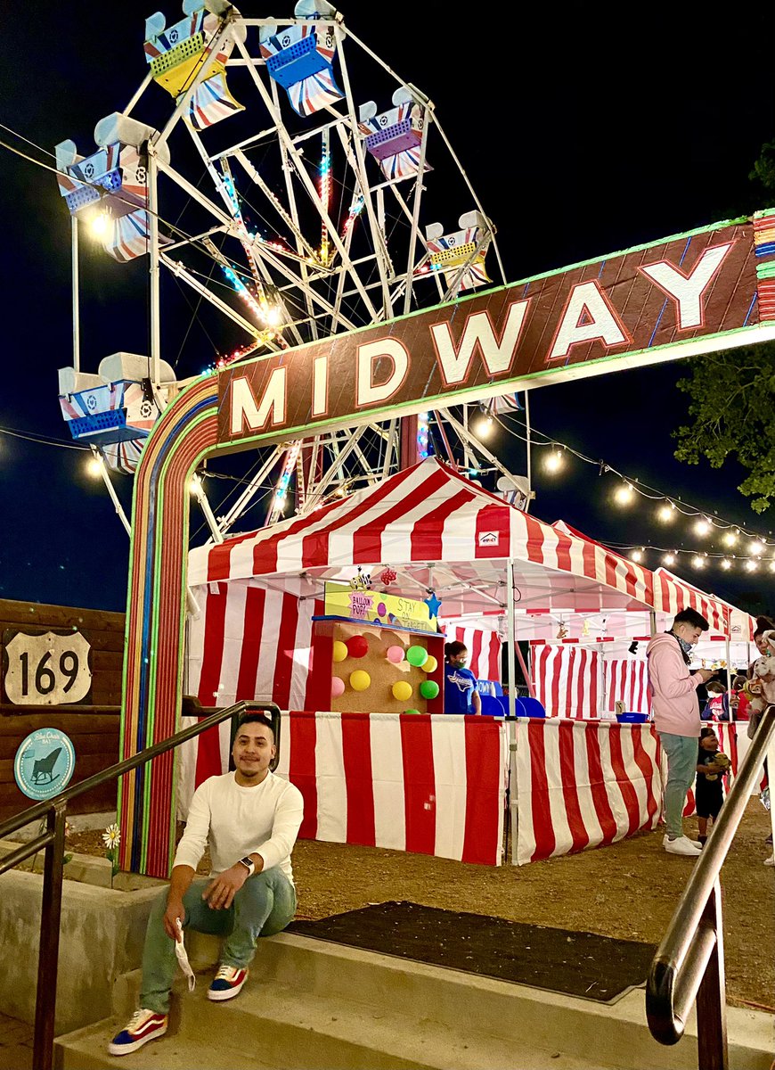 MvrcoFernandez's tweet photo. Mini State Fair 🎡😁 https://t.co/GHdnv1d3lq