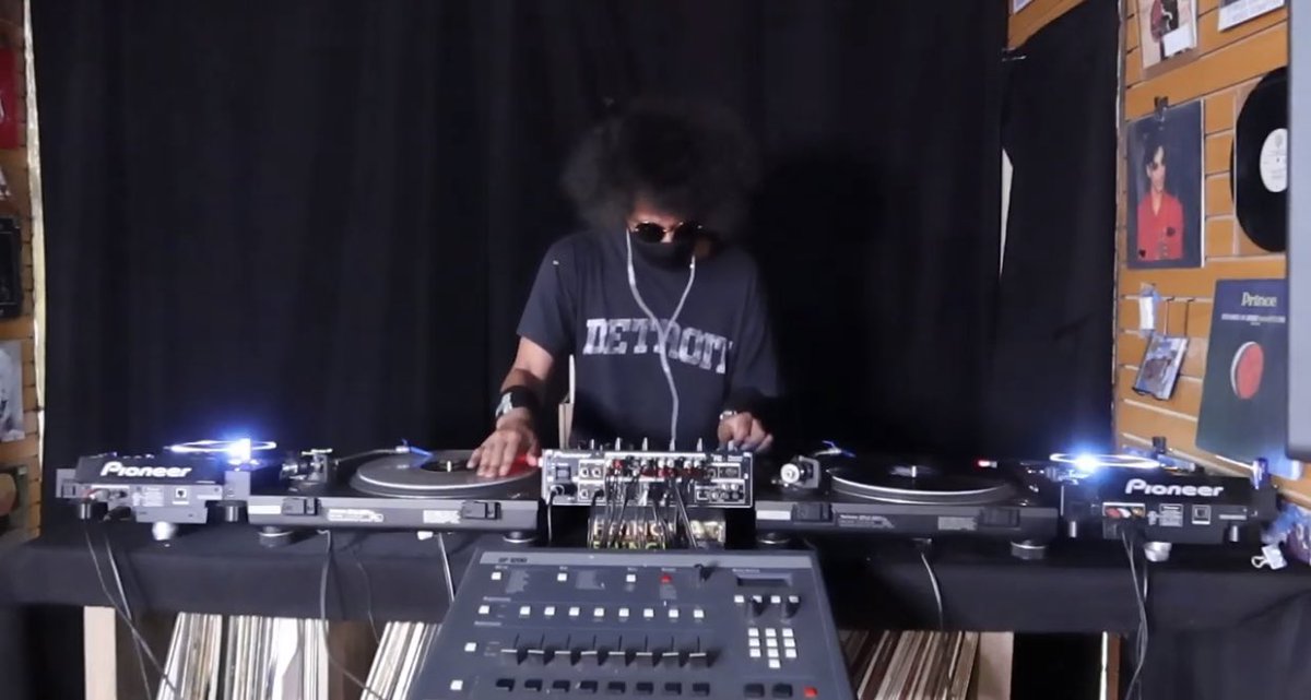 • <a href="/Moodymann313/">Moodymann</a> on for Prince •

youtu.be/lr1o75o7YYY