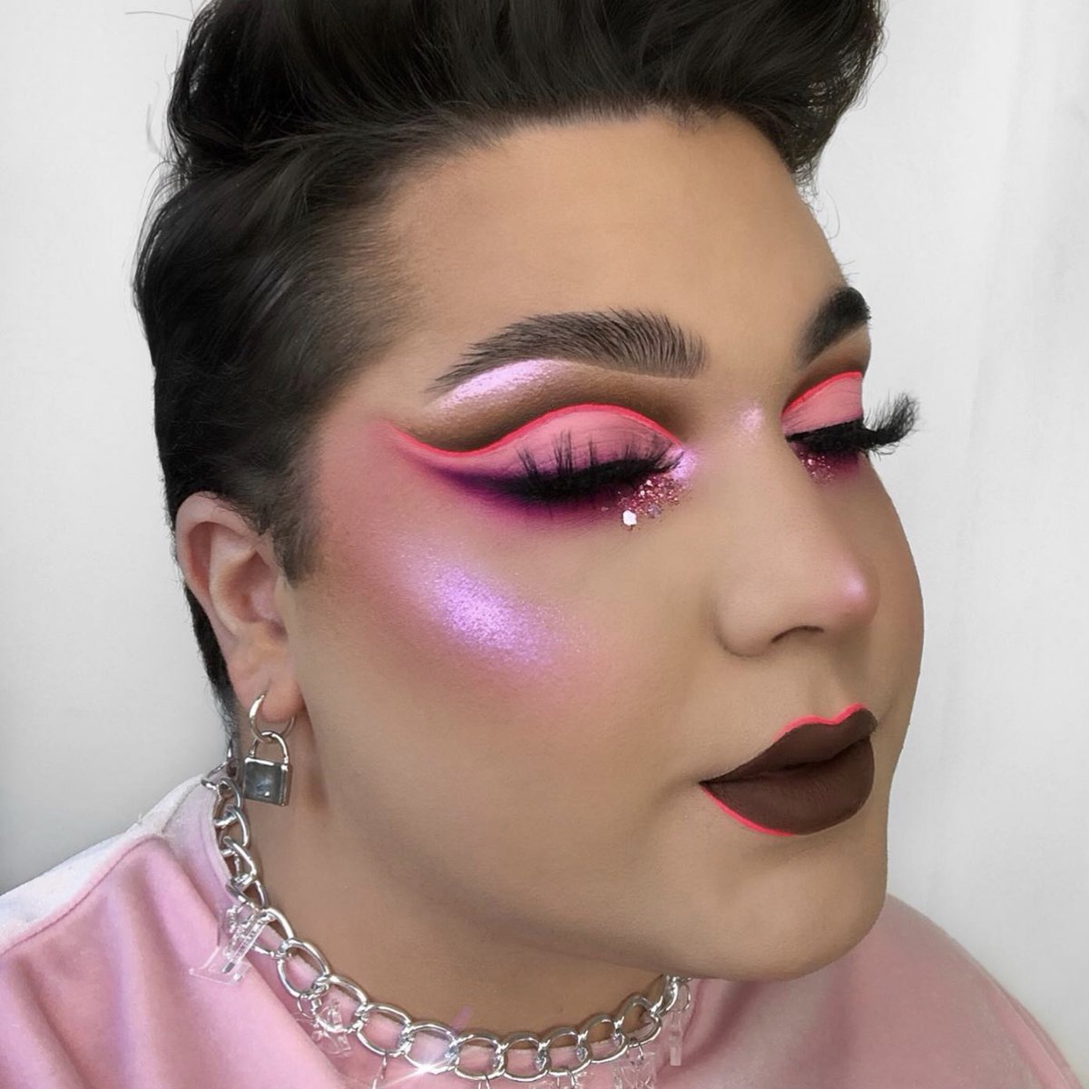 <a href="/thekamua/">K A M U A</a> kills it with this gorgeous pink dream look! Kam uses our Aloe Glitter Gel in shade Love Potion.
-
#makeup #glitter #cjpbeauty #glittergel #festivalmakeup #festivalglitter #chunkyglitter #crueltyfree #vegan #lashes #fauxminklashes #makeupvideo #makeuptutorial