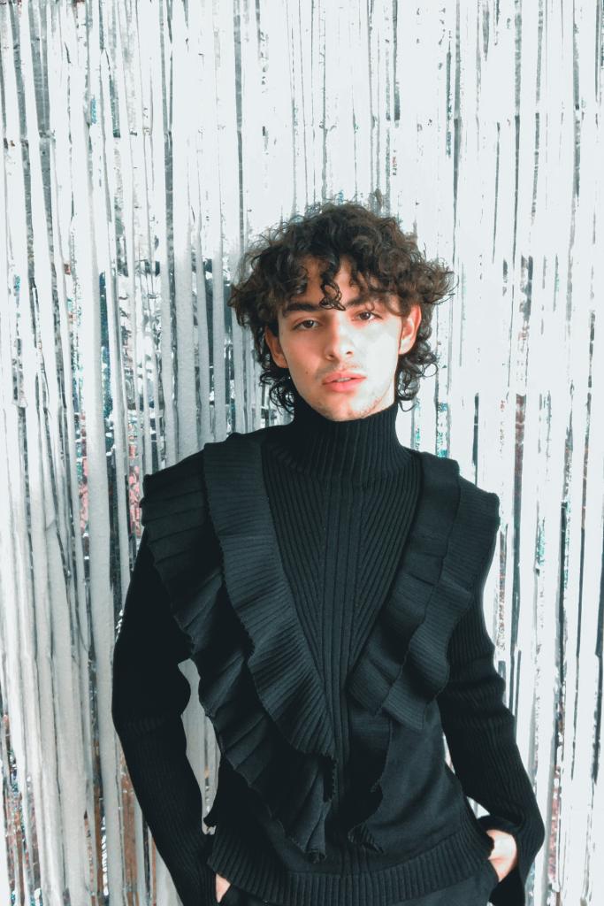 hmmexico's tweet image. Despreocupado, rebelde, emocionante, intrépida 😎
Cada quien le da esa voz a nuestra colección H&amp;amp;M Studio A/W 2020 🔥
Justo como @JoaquinBondoni  👇🏼
Disponible en bit.ly/HM_StudioAW20 
#HM