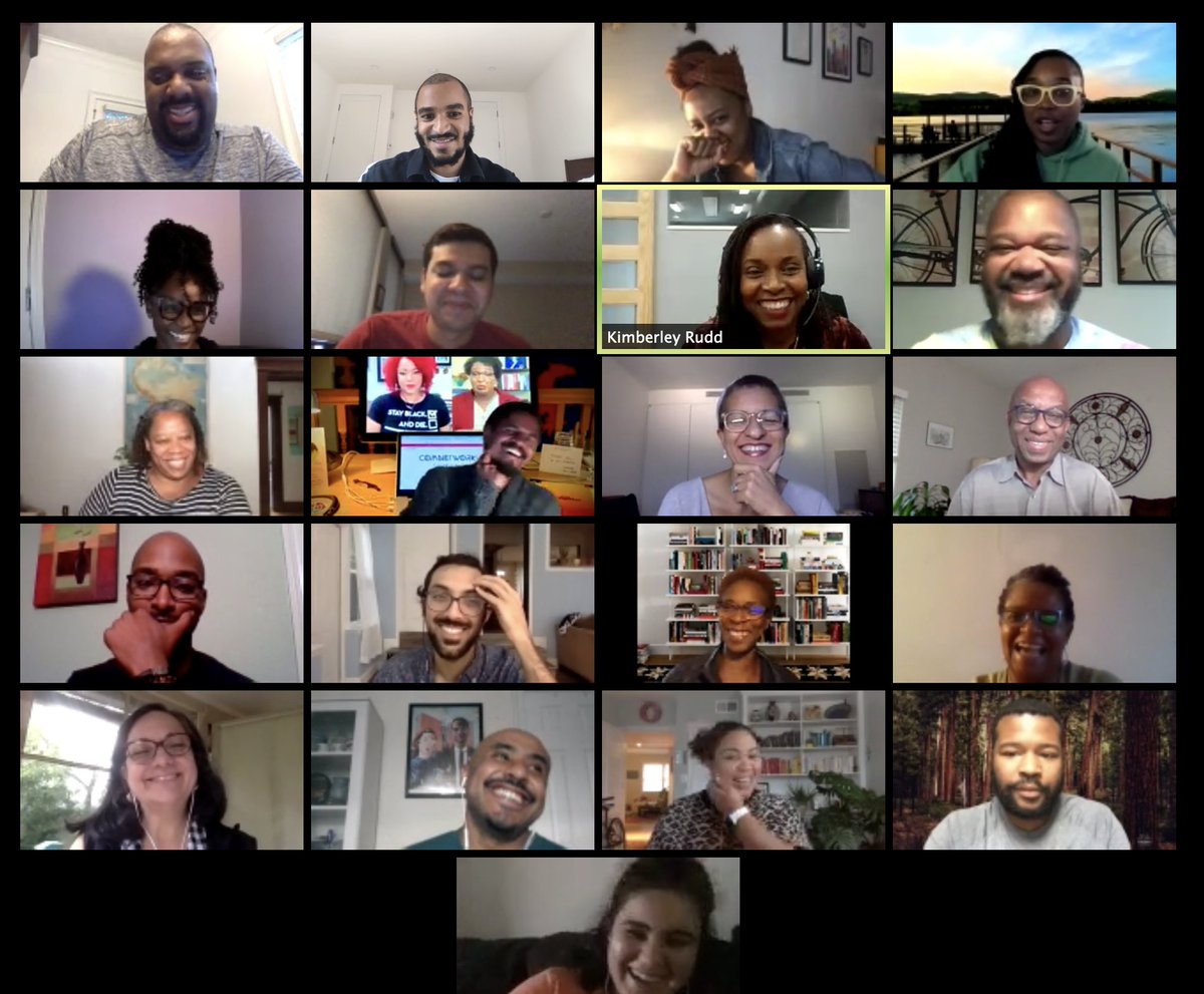 Look at all these beautiful communicators. There are many people of color in #ComNetworkV
