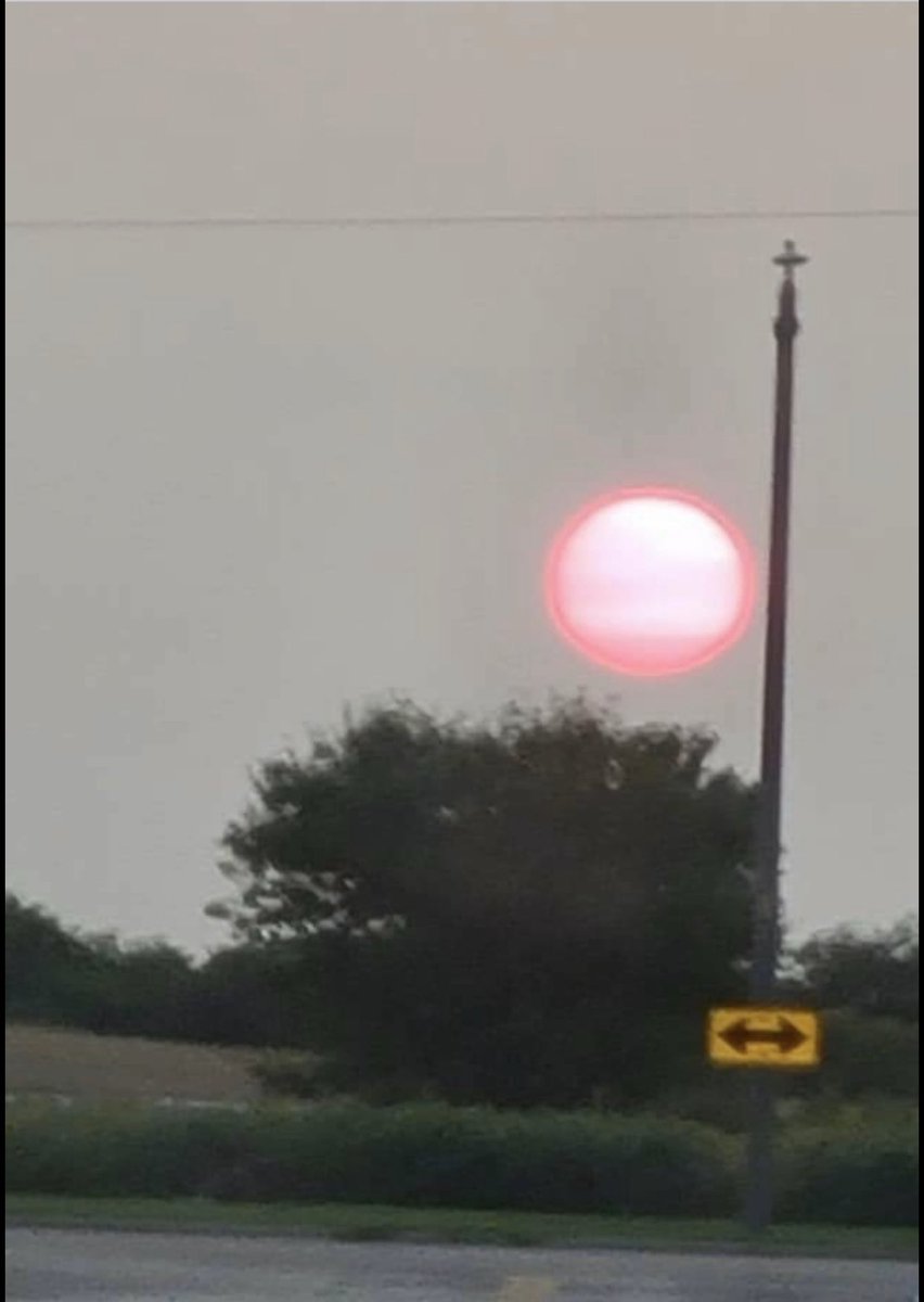 LokiFerg's tweet photo. #fakesun #realsun “ there two suns one that give energy and one that been made by man “ #trend https://t.co/xKBx4OCuVs