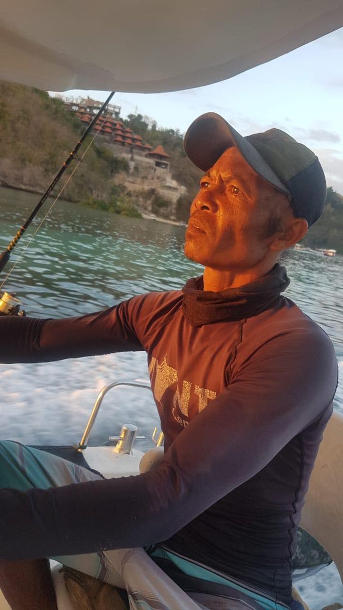 Our amazing captain Wayan, focusing on helping us find those amazing underewater creatures! #Sun #Sunrise #Sunset #Boat #Boatlife #LivingTheDream #ScubaDiving #Scuba #Sunfish #Mola #Explore #Bali #Lembongan #Adventure #Captain #DrivingBoat