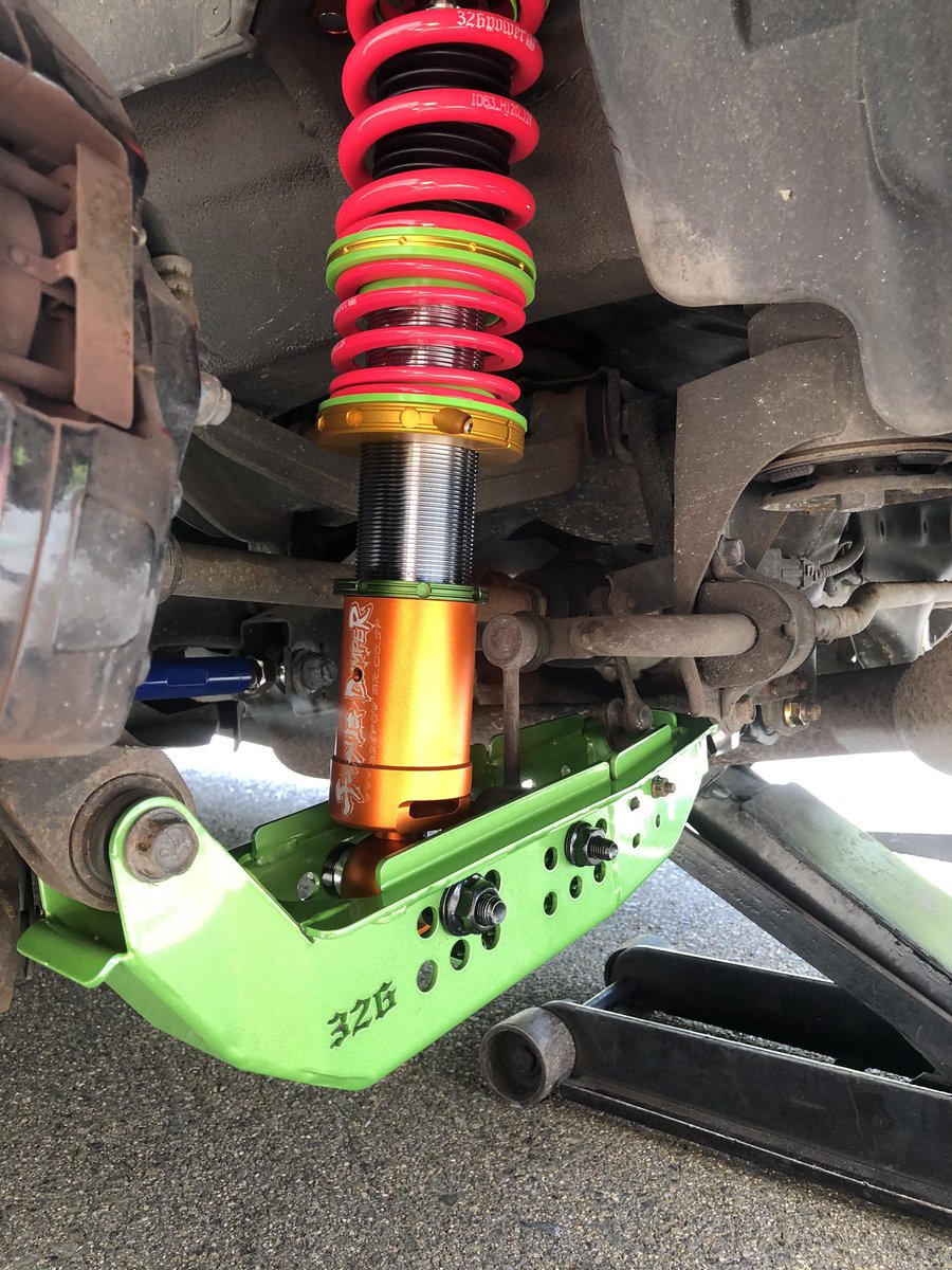 とくさん Chimpan Gang 車高調 ロアアーム ホイール ナット シートベルトパッド キーケース 全部326power 車できたから写真撮りに行きたいのに雨じゃん 326power チャクリキ ギャングスタ 俺たちナット チャラベルト