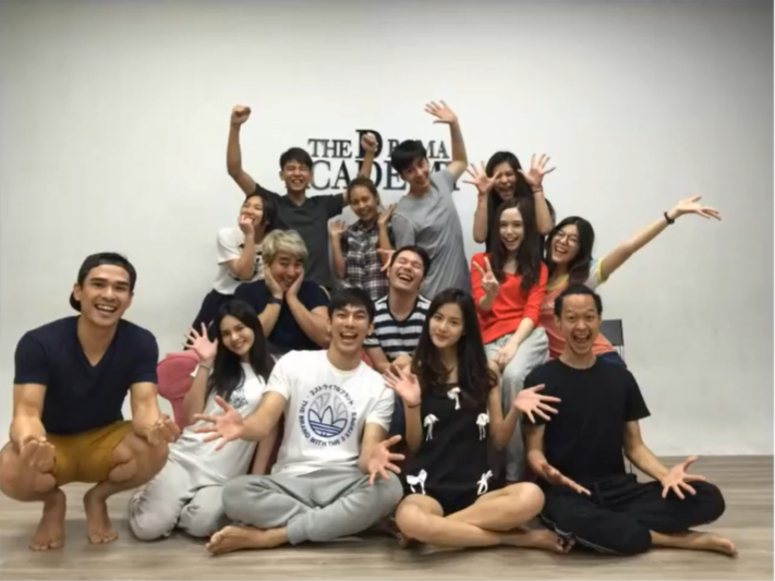 También contó que en esa época le costaba expresar sus emociones y que para llorar pensaba en Chopper, que llegó a actuar lesionado, que sueña con hacer papeles retadores, como el del Jocker y que comenzó a soñar con ganar un premio importante a mejor actor.  #MewSuppasit