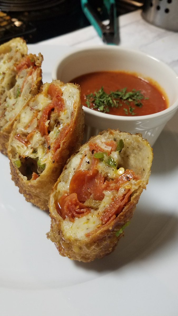 MissGabbyGuns's tweet photo. Pizza egg rolls! 🍕 @ratemyplatenow #chefgabby #foodporn #privatechef #cookingdate #dinnerdate #personalchef https://t.co/eV1WTUTk3l
