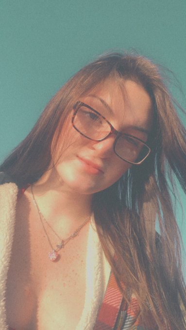 Watch Tori Easton's leaked NSFW photo on TwXstars