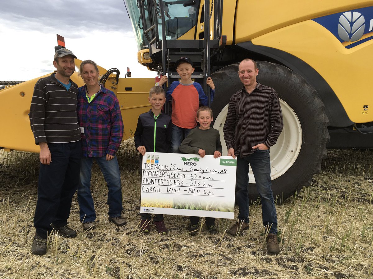 platinum1286's tweet image. An entire 3 generations of hard working Farmers make this farm complete at Trenchuk &amp;amp; Sons. It was a trying year in the County of Smoky Lake, with over 30 inches of rain. Proud to see #45CM39 &amp;amp; #45H33 in the lead! #YieldHero20  @PioneerSeedsCA