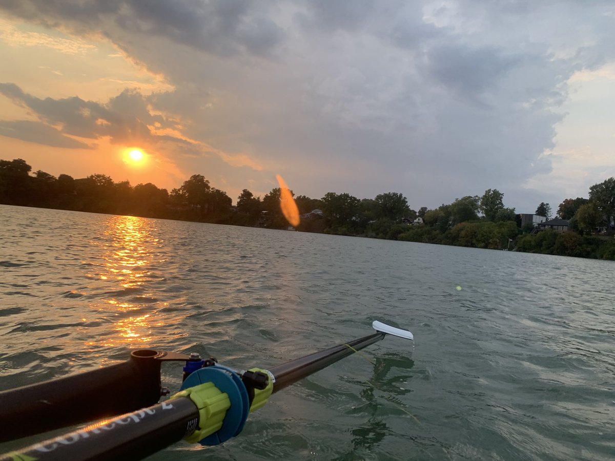 katpowell's tweet photo. Shorter days make for beautiful rowing skies!  #fallrowing #mastersrowing #rowing https://t.co/7SAsuJdDBv