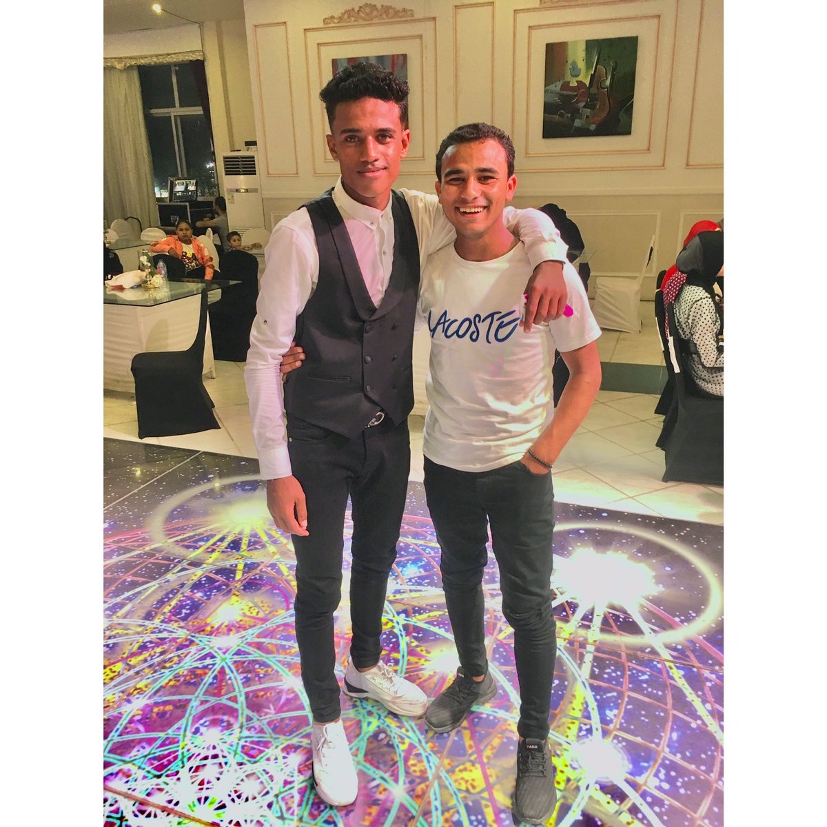 SYe7ya's tweet photo. اما أصدقاء الطفولة تجمع في فرح واحد❤️🔥 https://t.co/w5qSoq7eDs