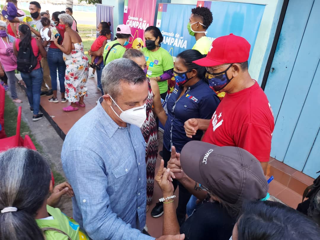 Recorrido casa por casa en la Gloriosa Parroquia de Naiguata en compañía de la compatriota, mujer comunera y luchadora @Jasminlorca7, escuchando la voz del pueblo y llevando un mensaje de esperanza, lucha, batalla y victoria. #6D
#NosotrosVenceremos
#VenVamosJuntos