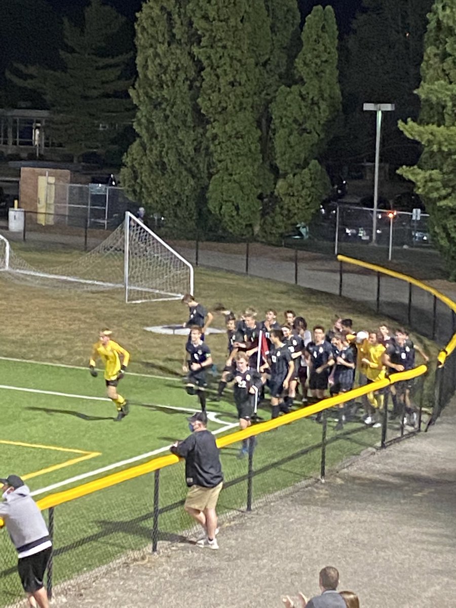 TheHerdCHS's tweet photo. THOMAS MALEY GOALLL ELKS LEAD 2-1‼️‼️‼️ https://t.co/tjwq5eYcHP