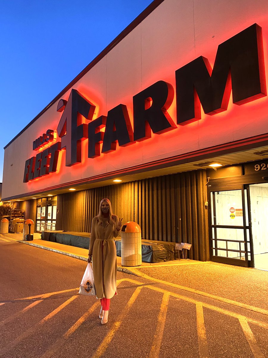 IvankaTrump's tweet image. When in the Midwest! 🚜