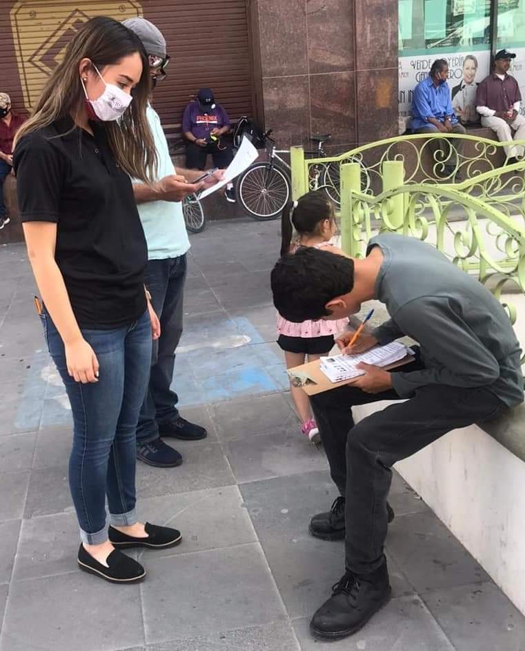 MunicipioJuarez's tweet photo. #IMJJ 🗣️
Invita a todos los jóvenes juarenses a participar en la etapa inicial de la Primera Consulta Municipal Juvenil “Nos Toca Escucharte”👂, dirigida a la juventud de 12 a 29 años de edad.
- Los interesados pueden llenar un formato en la página
💻 https://t.co/ktLOvvpsIH https://t.co/WgcVvNj3GQ