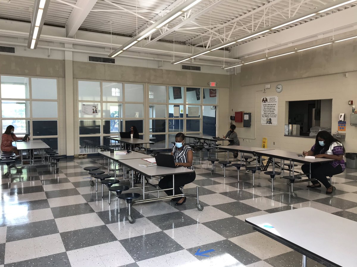 sandhartford's tweet photo. It’s been a busy week for all Eagles! #notevenfriday #SANDSpirit #buildingcommunity #part3 #WeAreHartford #LEGENDARY #attendanceteam #ResponseTeam #letsgo #allhandsondevicesolution #lunchspaceman https://t.co/ZHMqkoI32D