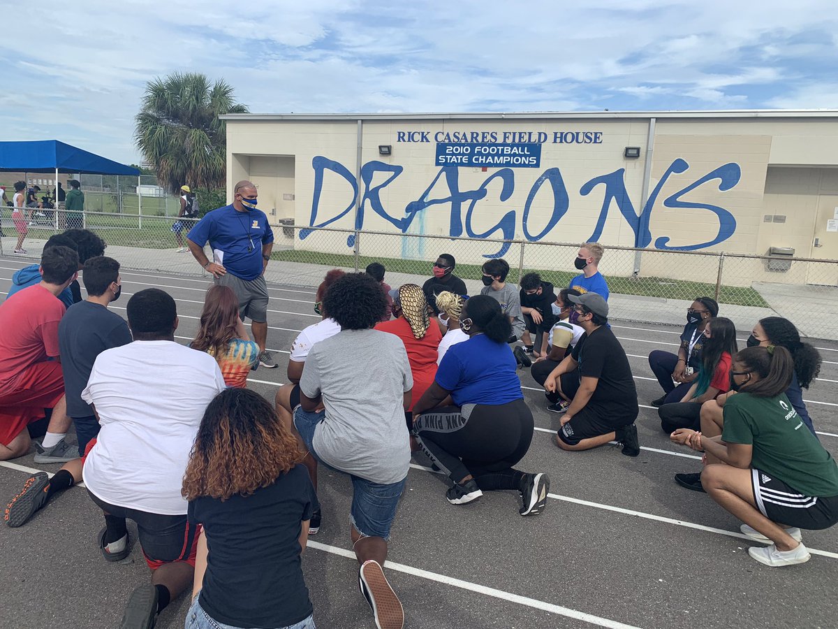 TJHS_Music's tweet image. Thank you coach for speaking with The Marching Dragons tonight. We can't wait to cheer you on vs Spoto tomorrow night! #getdatbread #getthedub @JBOYS_FOOTBALL @tampajhs @MrQuinnJHS @AddisonGDavis @JHSPTSA1