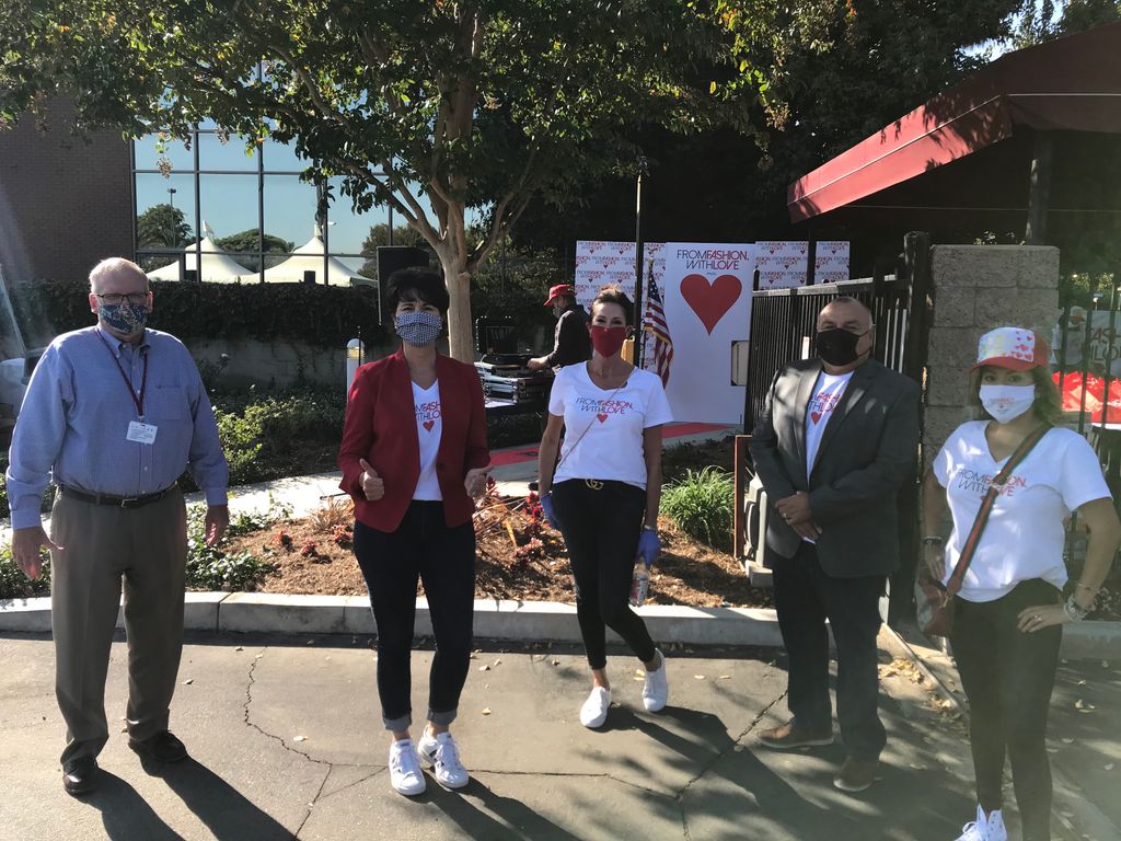 AsmRodriguez53's tweet photo. Special thank you to From Fashion With Love for their support to the @PVHMC nurses. Your donations and commitment to our heroes is appreciated! #supportingournurses #community https://t.co/xNbhC968fF