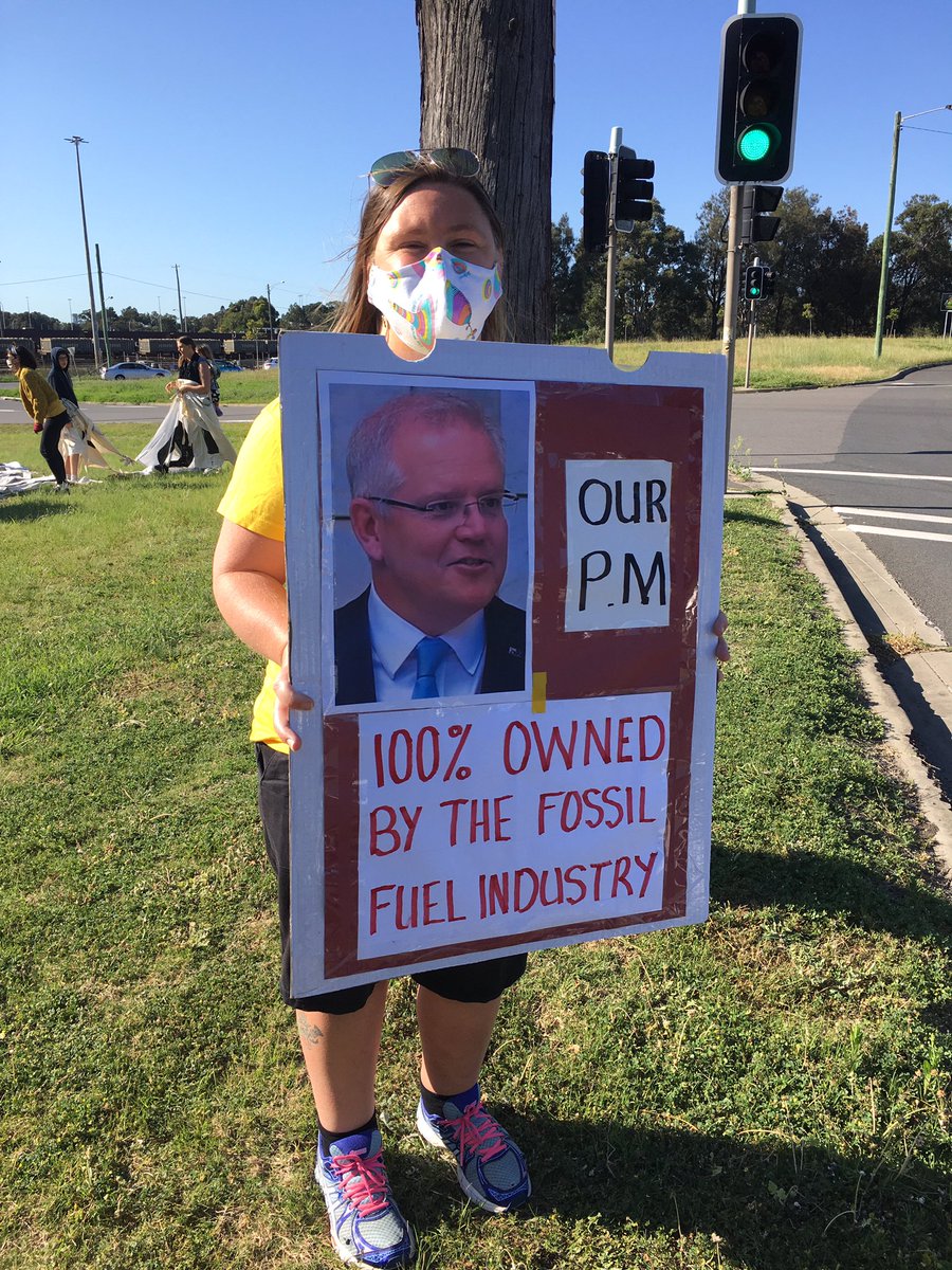 KNAGhag's tweet image. Action in Newcastle/Muloobinba this morning, on Awabakal Country. #SS4C #FundOurFutureNotGas #schoolstrike @ScottMorrisonMP @lynnbenn @SineadFC113 @NannasLismore facebook.com/Squeeney01/vid…