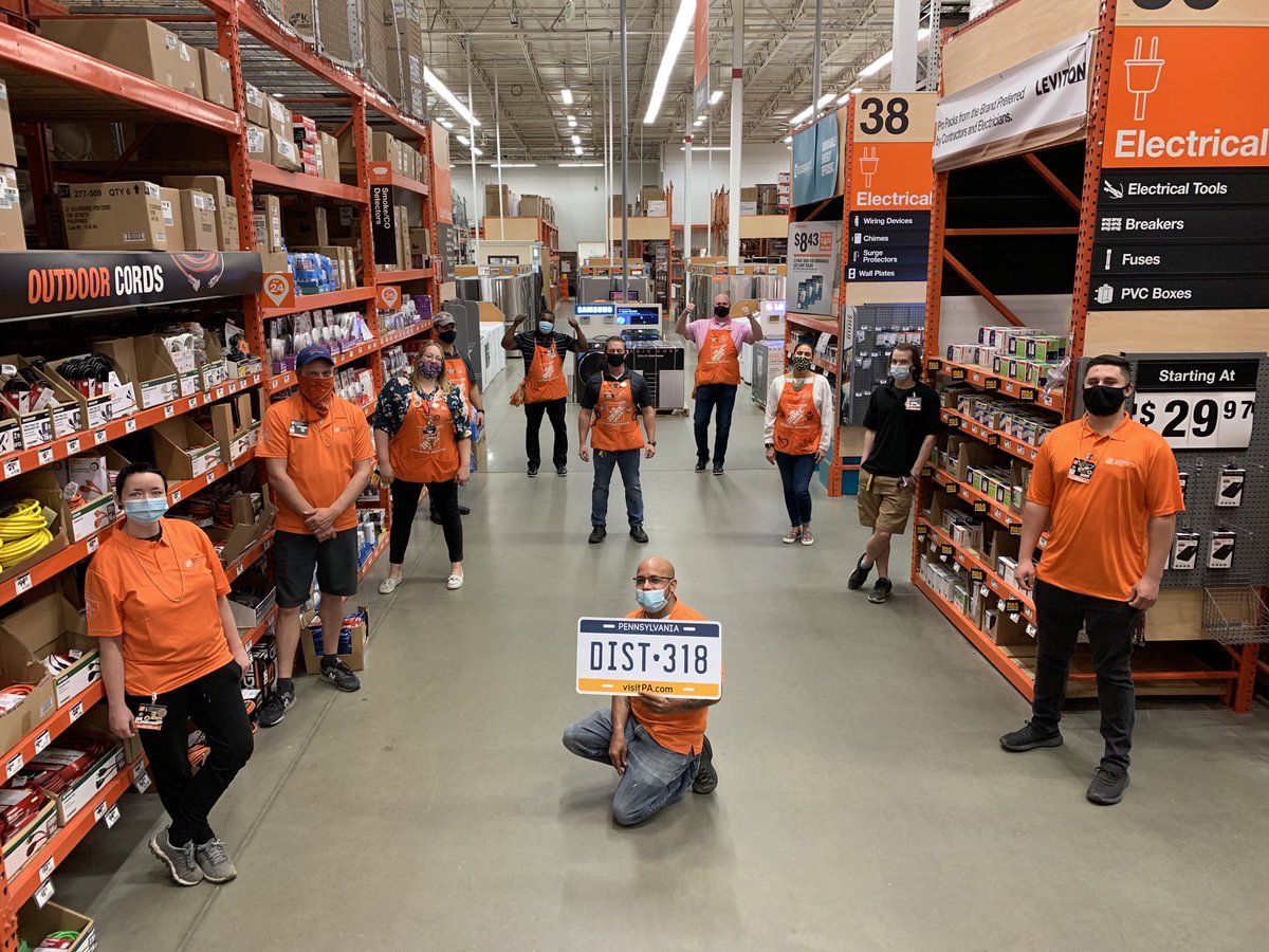 Celebrating Success with our MET Team #HD4132 #HomeDepotStrong  ⁦@MattStuffletHD⁩ ⁦@Shane_Price2⁩