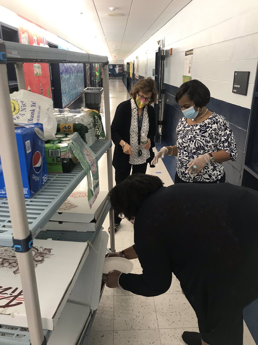 sandhartford's tweet photo. For today’s Virtual Open House our Culture and Climate Team delivered a little sustenance to Super Staff! #wholestaffapproach #buildingcommunity #lovethem #WeAreHartford #itsallpossible https://t.co/d51rPMPinK