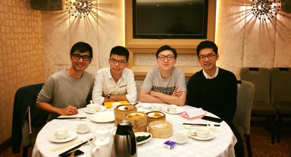 Kahinglkh's tweet photo. Taken in Jan, 2018, before Edward Leung’s trial of “rioting” in Fishball Movt at 2016.
2 years gone, Chow is now in US, Joshua is sued for numerous “crimes”, Edward is being imprisoned and Nathan is by no choice in UK.
They are the most influential leaders in 21st century of HK. https://t.co/YzJ4o0JJjQ