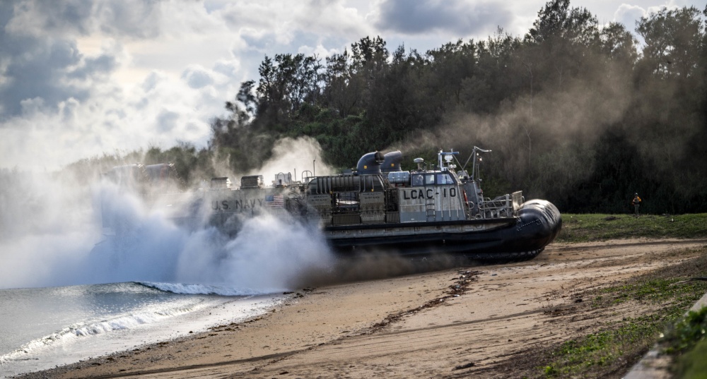 USPACOM's tweet photo. U.S. @PacificMarines with Landing Craft, Air Cushion 9, currently attached to @USPacificFleet amphibious dock landing ship USS Germantown #LSD42, conduct amphibious operations in waters off Blue Beach, Okinawa. #SemperFi #LCAC #NBU7 #FreeandOpenIndoPacific. https://t.co/EQYgX75q6G