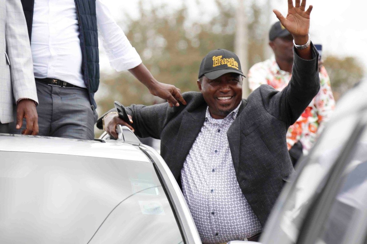 ruto_na_vijana's tweet photo. @kimaningunjiri @KIMANIICHUNGWAH @susankihika @HonOscarSudi @OleItumbi @Ben_N_Mogaka @ckositany Kenya on fire. #CallASpade #RiengNiRuto #HustlerNation #TheEnlightenedGeneration https://t.co/wfzsUcKNnr