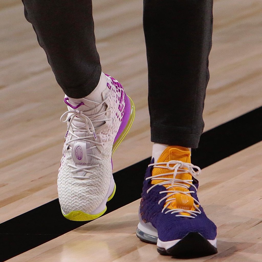 lebron mismatched shoes