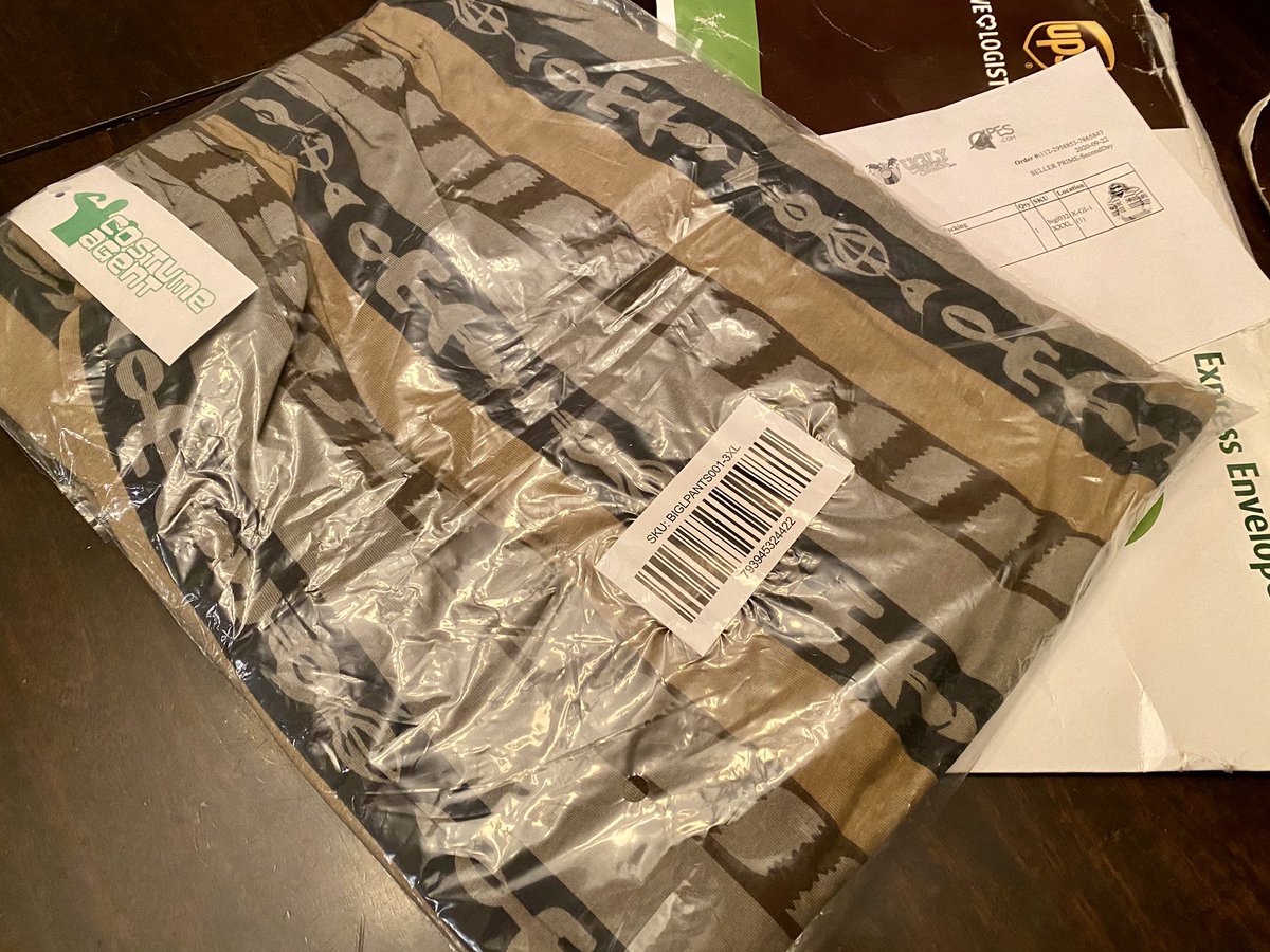 jerondalius's tweet photo. @TvStoreOnline HELP!!! I ordered a XXXL “the Dude Zip Up Costume Cardigan” but I was delivered XXXL pants instead!! I need to get the right thing ordered right away PLEASE!!! How do I get the cardigan sent?!? https://t.co/9RfWOUytqz