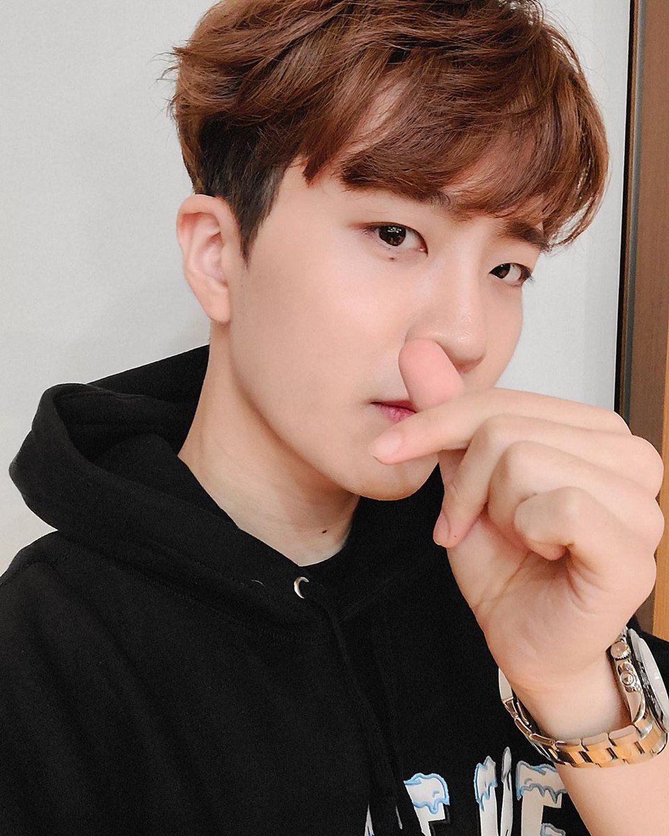 iluvsyug's tweet photo. youngjae va a debutar como actor en una comedia de netflix, después de ser el miembro que menos actividades en solitario tenía, fue dj especial en idol radio y ahora eso, VOS MERECES ESTO Y MUCHO MÁS MI SOL, CHOI YOUNGJAE ACTOR
@GOT7Official https://t.co/LdQfoWOLiF