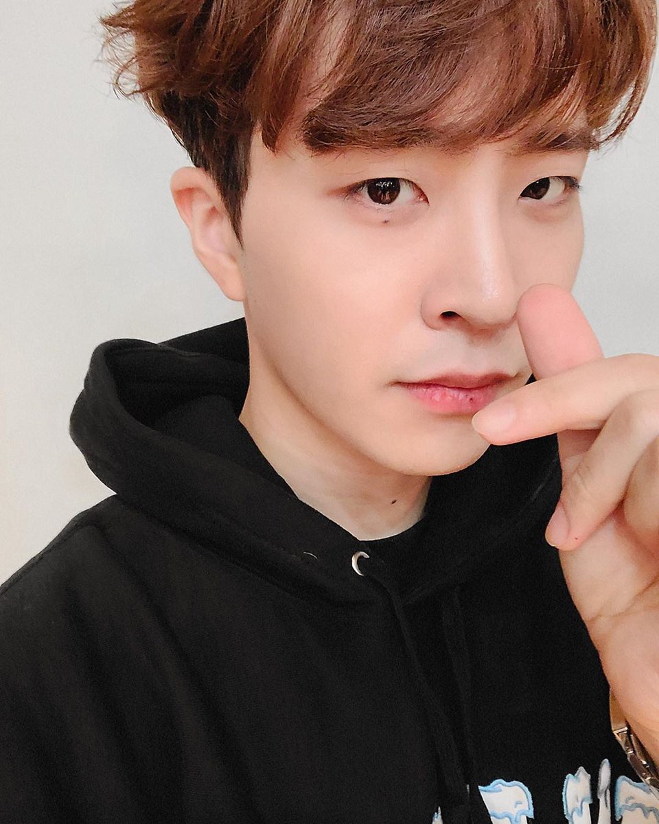 iluvsyug's tweet photo. youngjae va a debutar como actor en una comedia de netflix, después de ser el miembro que menos actividades en solitario tenía, fue dj especial en idol radio y ahora eso, VOS MERECES ESTO Y MUCHO MÁS MI SOL, CHOI YOUNGJAE ACTOR
@GOT7Official https://t.co/LdQfoWOLiF