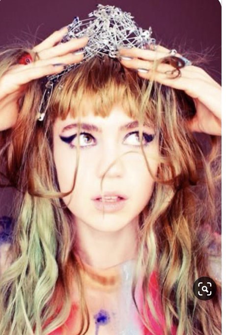 My new goth girl crush. #grimes 🧚🏻   🎶 so good 🎶 #listeningtomusic https://t.co/Ii4GS3llRB<a href="/tag/grimes"class="tags">#grimes</a><a href="/tag/listeningtomusic"class="tags"><span>#listeningtomusic</span></a>