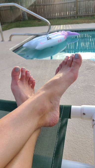 My new pedicure was almost forgotten... What do y'all think? https://t.co/qSgtkvLfOo<a href="/tag/herewego"class="tags"><span>#herewego</span></a><a href="/tag/steelers"class="tags"><span>#steelers</span></a><a href="/tag/footballsunday"class="tags"><span>#footballsunday</span></a>