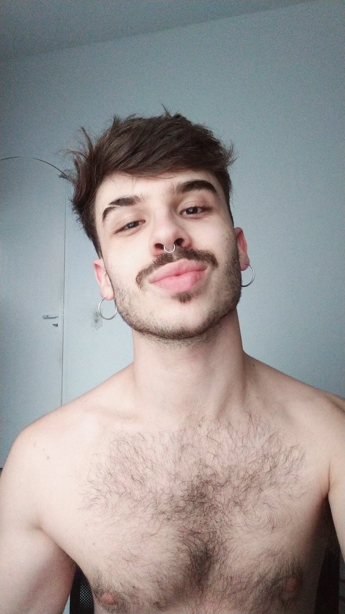 danfrmno's tweet photo. Cortei o cabelo, cortei mesmo não é meme nãokk https://t.co/HRQnjAQdAg