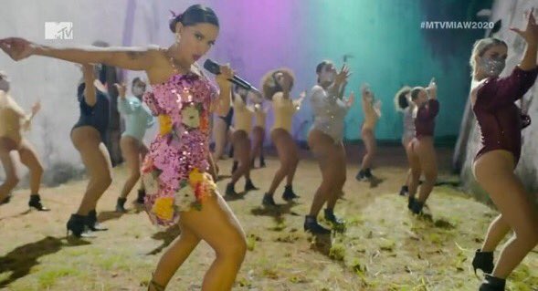 itslukebabyyyy's tweet photo. ANITTA É MAIOR ARTISTA DESSE PAÍS SIM, OLHA O NÍVEL DE PERFORMANCE QUE ELA ENTREGOU #MTVMIAW2020 https://t.co/MLXtIEPJLt