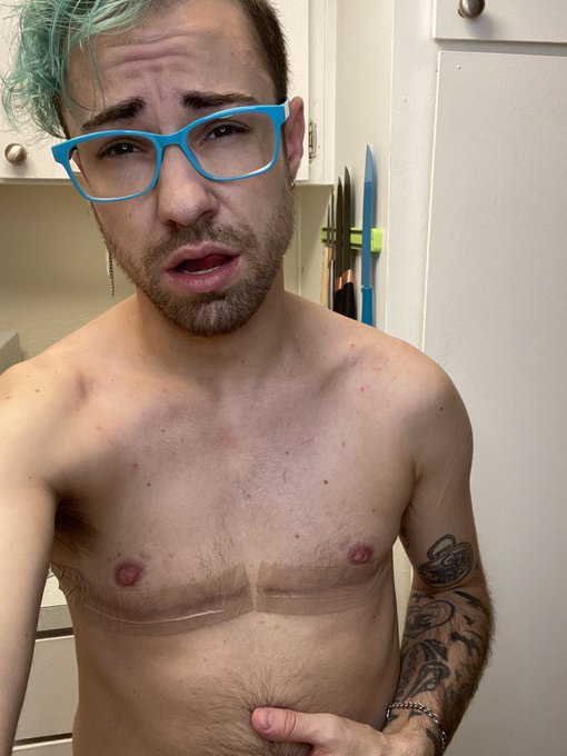 I got a big ring light and with my new phone I just leveled the fuck up
#ftm #gay https://t.co/8qzRr