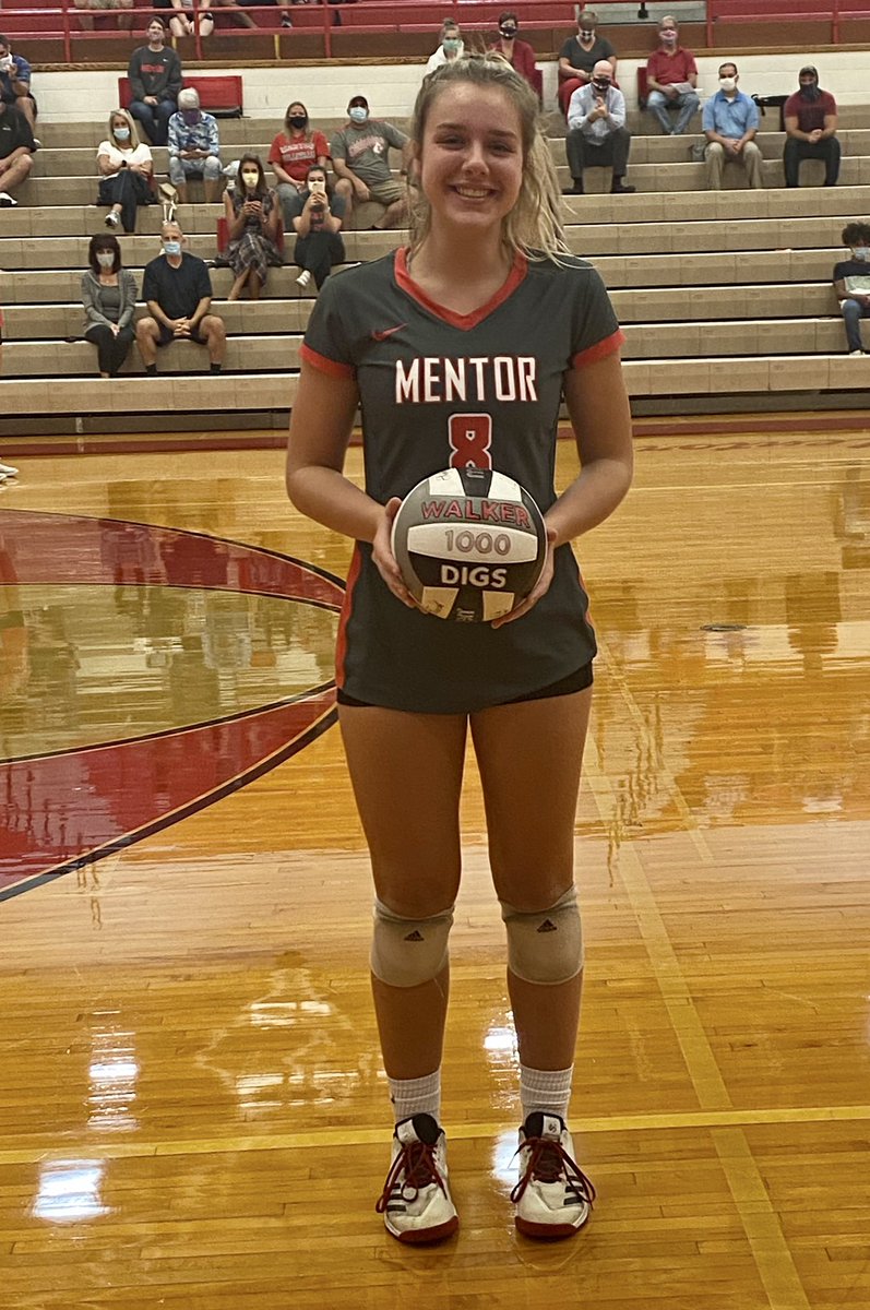 Congratulations to Emma Walker who recorded her 1000th dig this past weekend!!