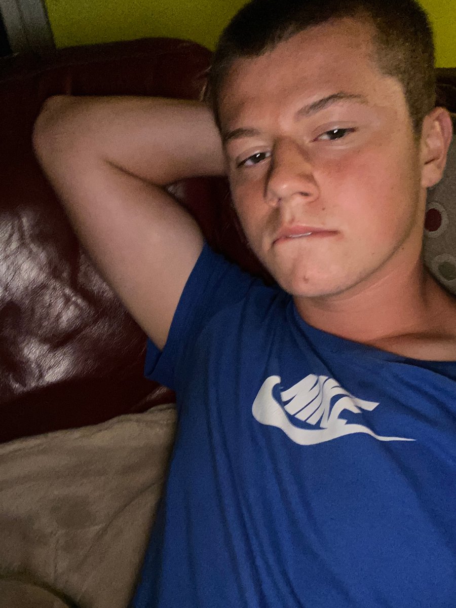 Please reply to this tweet with monkey videos. I really like the monkey videos. 

Ps my birthday is on Saturday and all I want is birthday sex. You must be 18+ and a female to participate (haha). I live near the Kenosha Wisconsin area. 

I’m 18, going to be 19, squat 135 6x10.