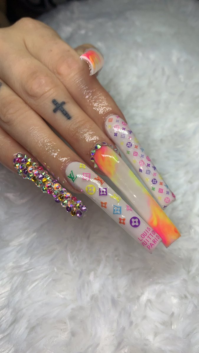 iselaaaz's tweet image. bay area/sj area nail tech!! i’m doing a giveaway on my insta go check it out 🥰instagram.com/izzynaileddit/