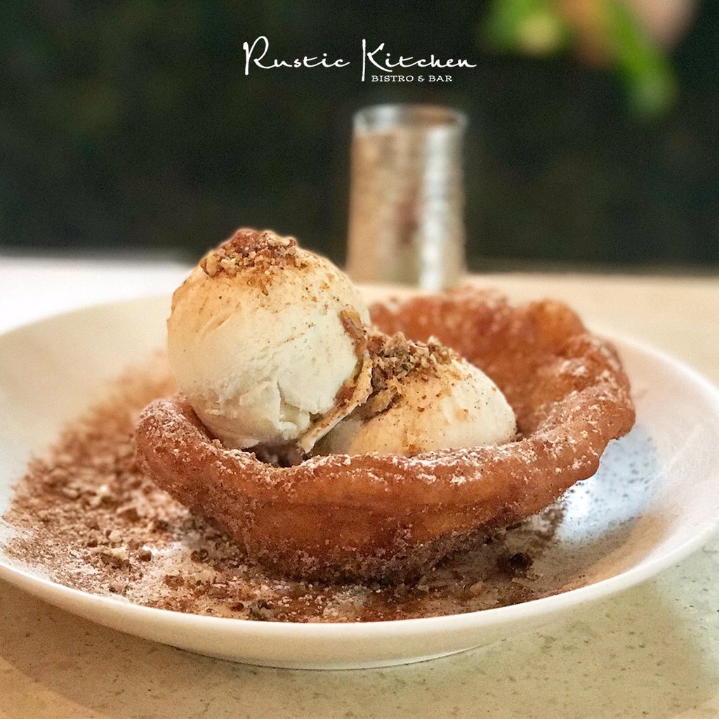 RustickitchenMX's tweet image. Cuando pensabas que ya no puedes más, llega el postre y por supuesto que te lo comes.

Buñuelo Rustic con gelato de vainilla, nuez garapiñada y salsa de cajeta al tequila.

Reserva tu mesa fácilmente ➝ rustickitchen.mx/reservaciones.…