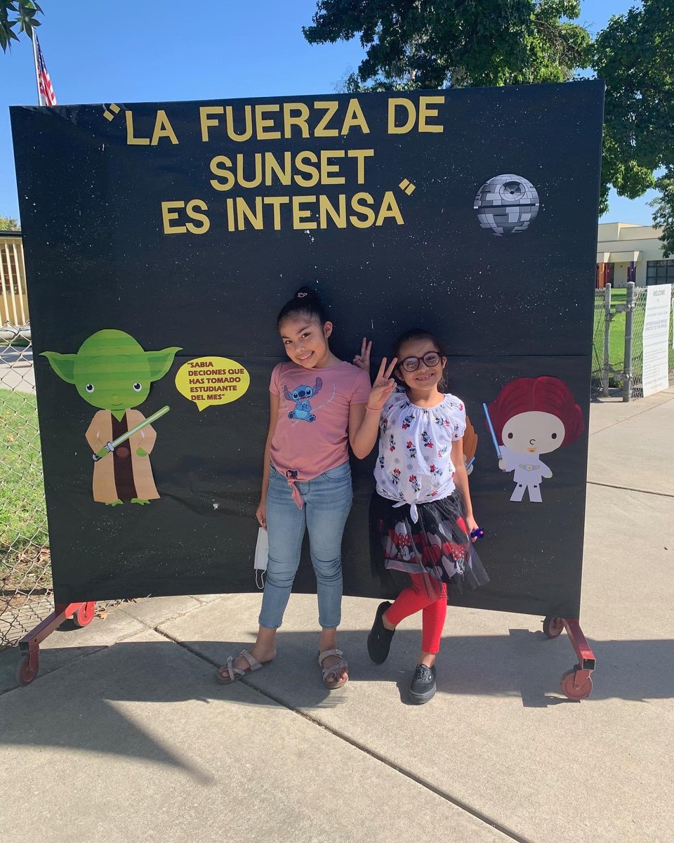 SunsetDual's tweet image. Celebrated our first Student of the Month drive thru! Our little Tigers were thrilled receiving this special recognition along with a certificate, goodies, and a personal pizza 🍕🐯❤️ @FUSDELSERVICES @BobNelson_FUSD  #sunsetstrong #spreadpositivity #distancelearning