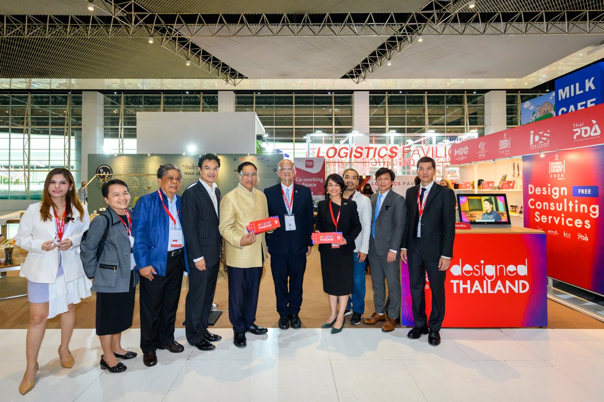 ditpdesign's tweet photo. ประมวลภาพการเยี่ยมชมกิจกรรม Design Service Society 2020  

ผู้ที่สนใจเข้ารับคำปรึกษาด้านการออกแบบแบรนด์และบรรจุภัณฑ์อาหาร สามารถเข้ารับคำปรึกษาได้ที่บูธของ Design Service Society 2020  ระหว่างวันที่ 22-26 ก.ย. 2563

#DesignServiceSociety
#ThaifexAnugaAsia
#DITP
#ValueCreation https://t.co/uCsDPCuYB9