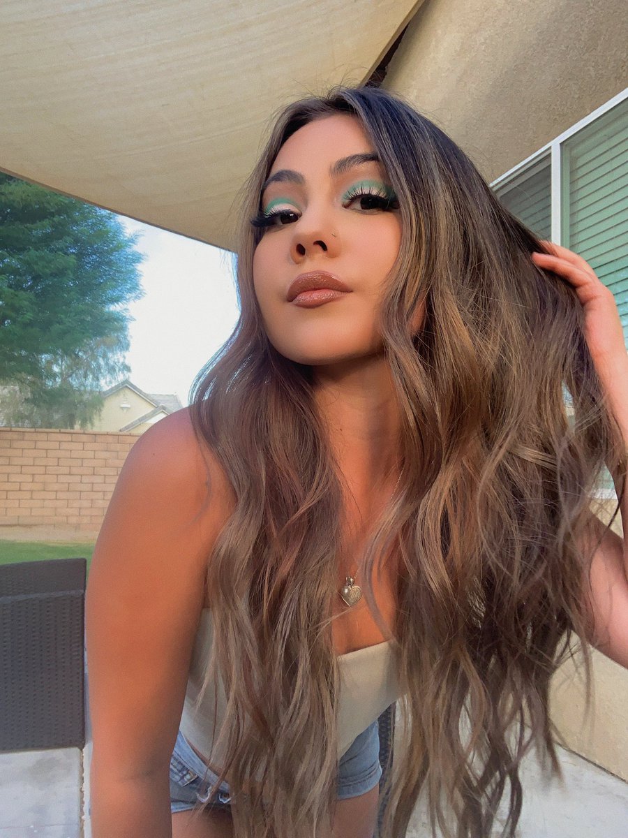 Nirv0nna's tweet photo. Hi guys! 
I’m a local hairstylist who quit my job 2 months ago to rent a chair and work for myself full time. It would seriously mean the world if you guys would PLEASE share+rt.🥺💖
There is so much I have planned for you guys, I promise you won’t regret it! 
IG: @coloredbyv ✨ https://t.co/ZLrTFBUoj7