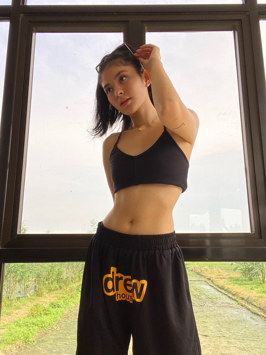 iamAndalioLoisa's tweet photo. drew🌞🌞🌞 https://t.co/jT1BNnms5p