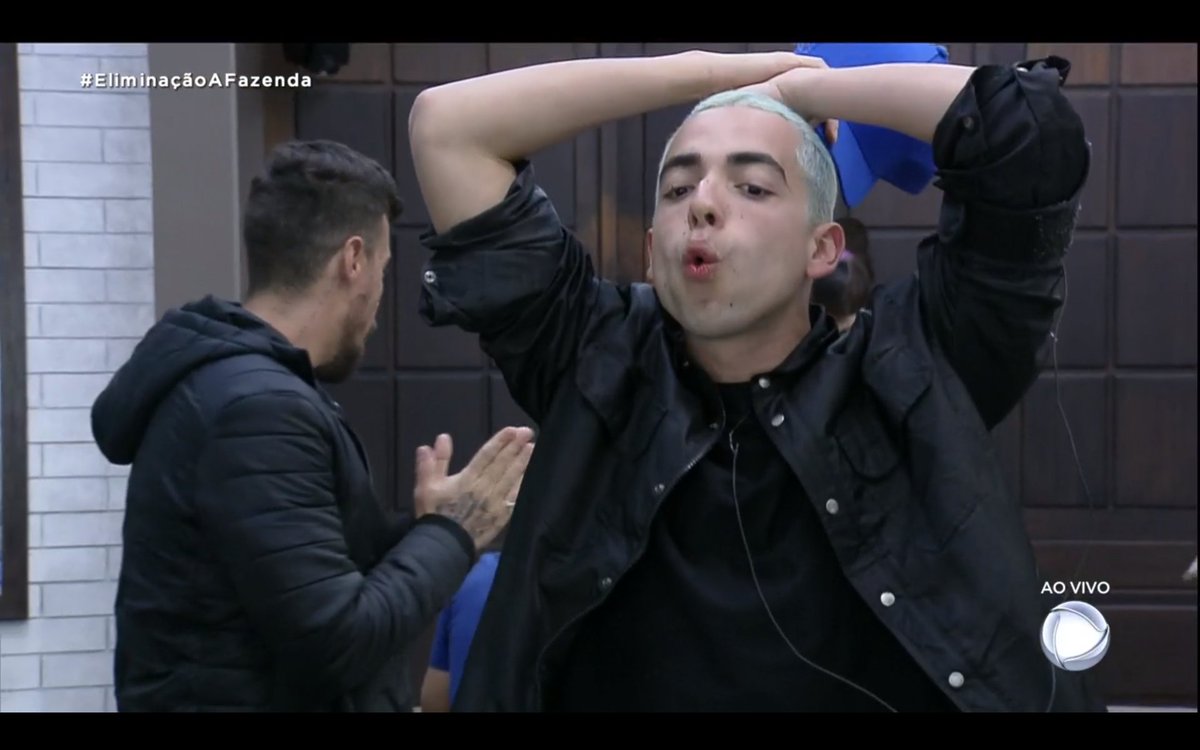 ZAMENZA's tweet photo. FICOU PUTO, SEU BOSTINHA?????????? ESPUMA MAIS, LUCAS. #AFazenda12 #EliminacaoAFazenda https://t.co/HkhCCM6EPt