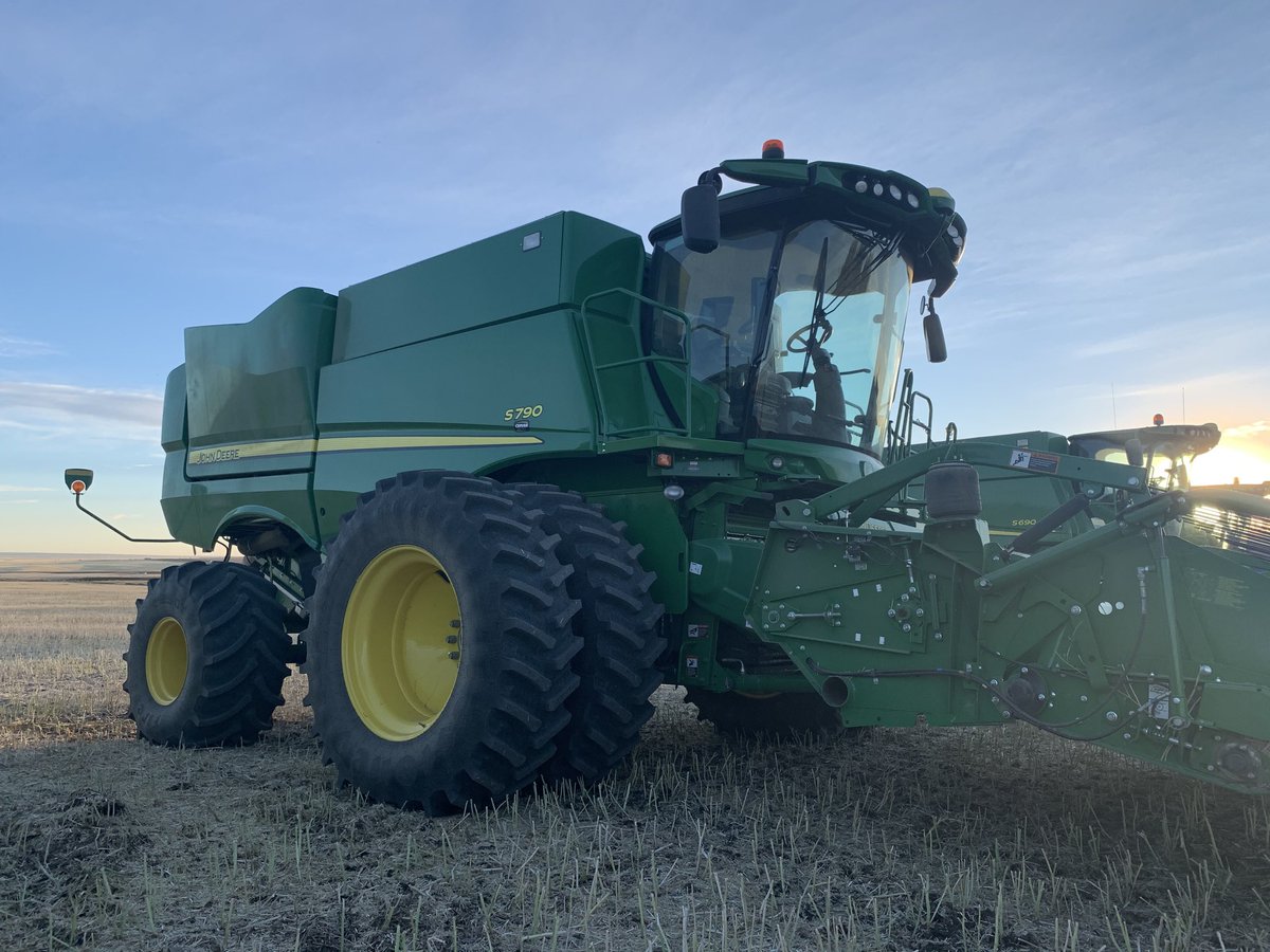 deeredustin02's tweet photo. S790 Demo today. What a monster! #Cervusequipment #JohnDeere #S790 https://t.co/iWBjyzdMTf
