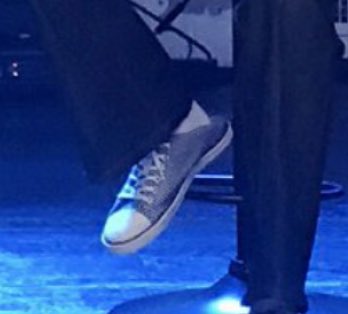 Taehyung not wearing his shoes properly — a thread